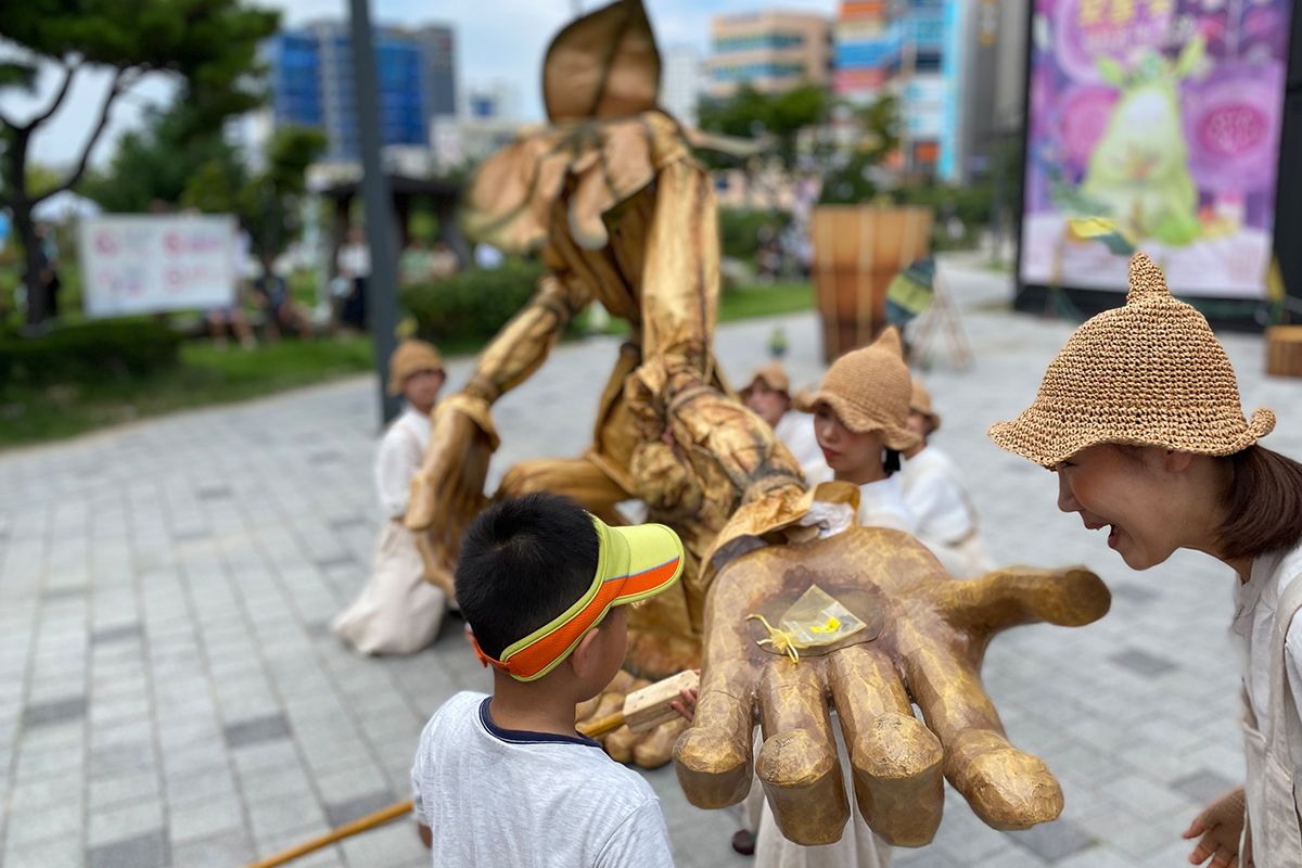 보름달 아시아(추석특집)<br>〈안녕, 씨앗씨!〉
 썸네일 이미지 4