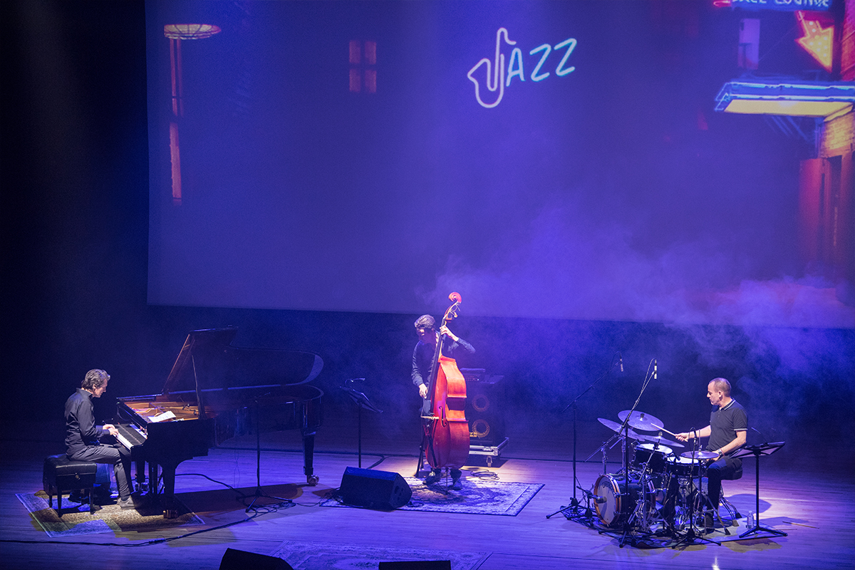 [대관공연] 유러피안 재즈 트리오 <br>CINEMA JAZZ



 썸네일 이미지 2