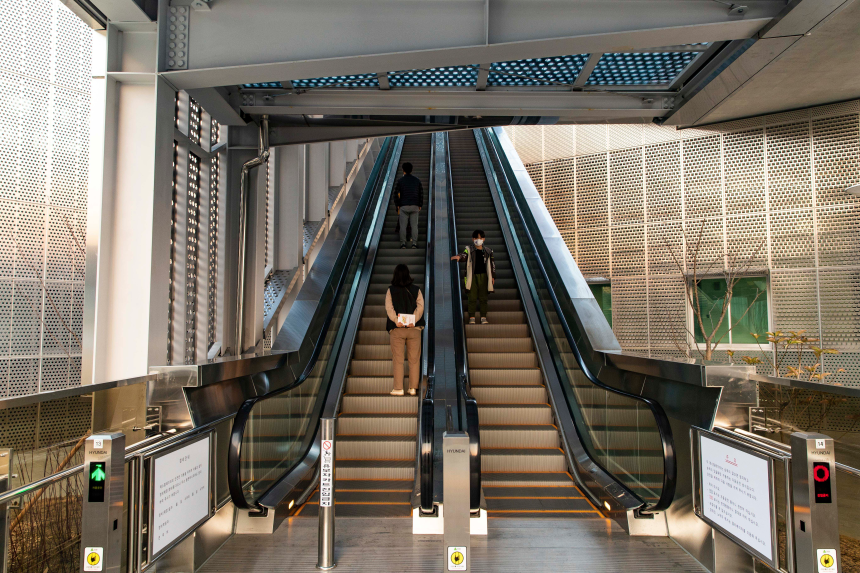 An outdoor escalator